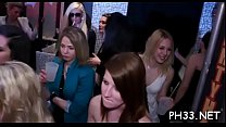Мужики поимели всех танцовщиц в оргии в стрипухе